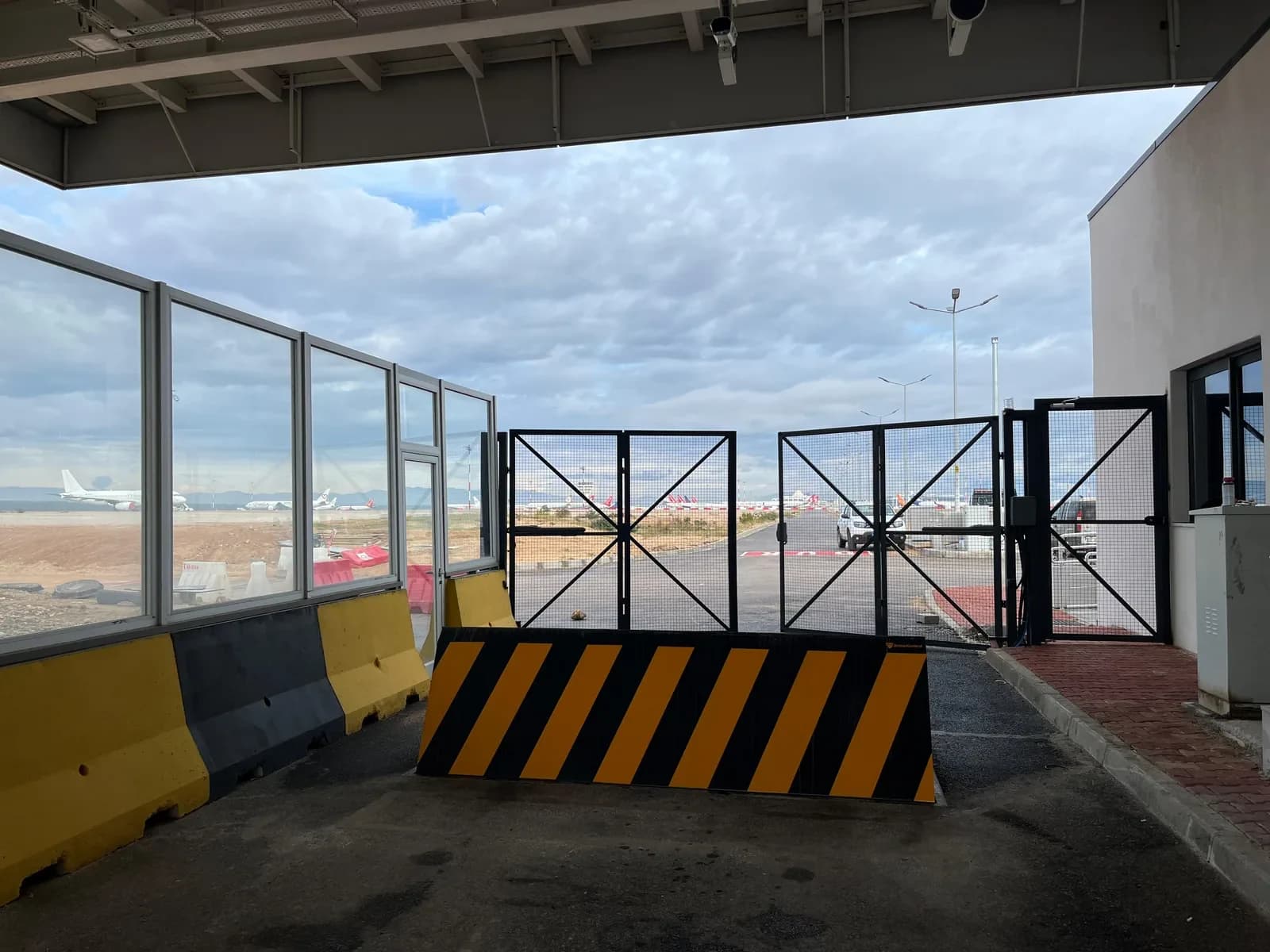 Havalimanı Apron Kapısı