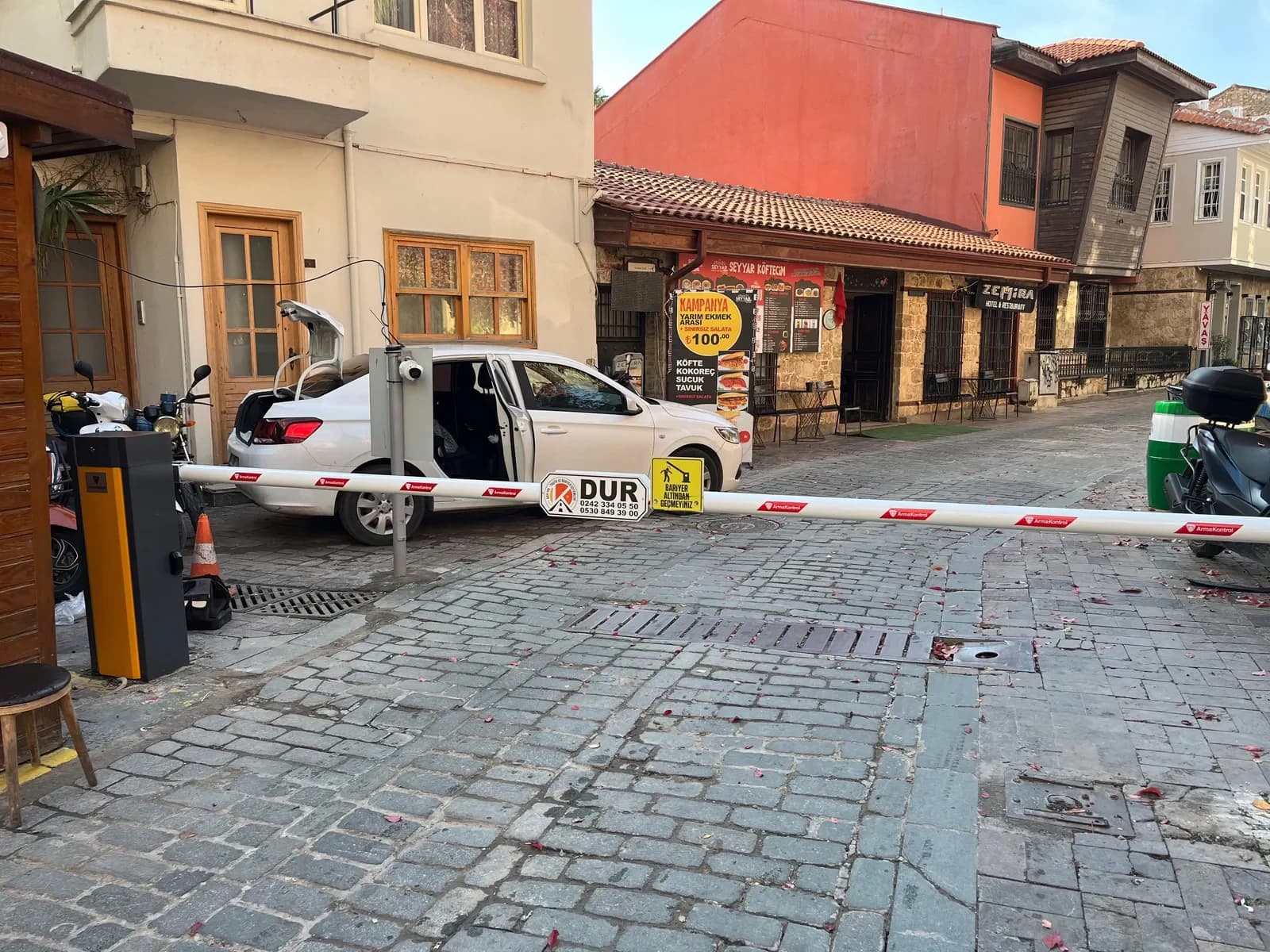 Tarihi Doku İçinde Araç Girişi